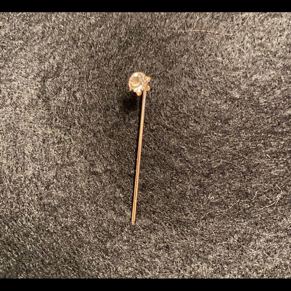 Tiny tie/scarf/lapel pin